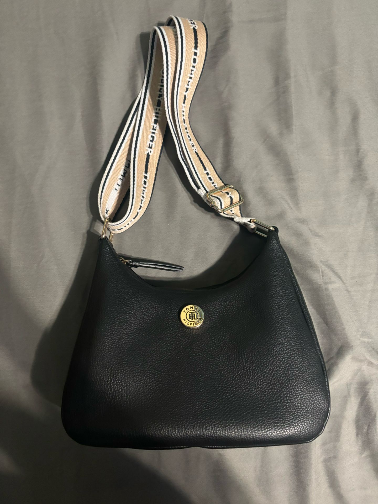 Tommy Hilfiger Sylvie Ii Hobo Crossbody