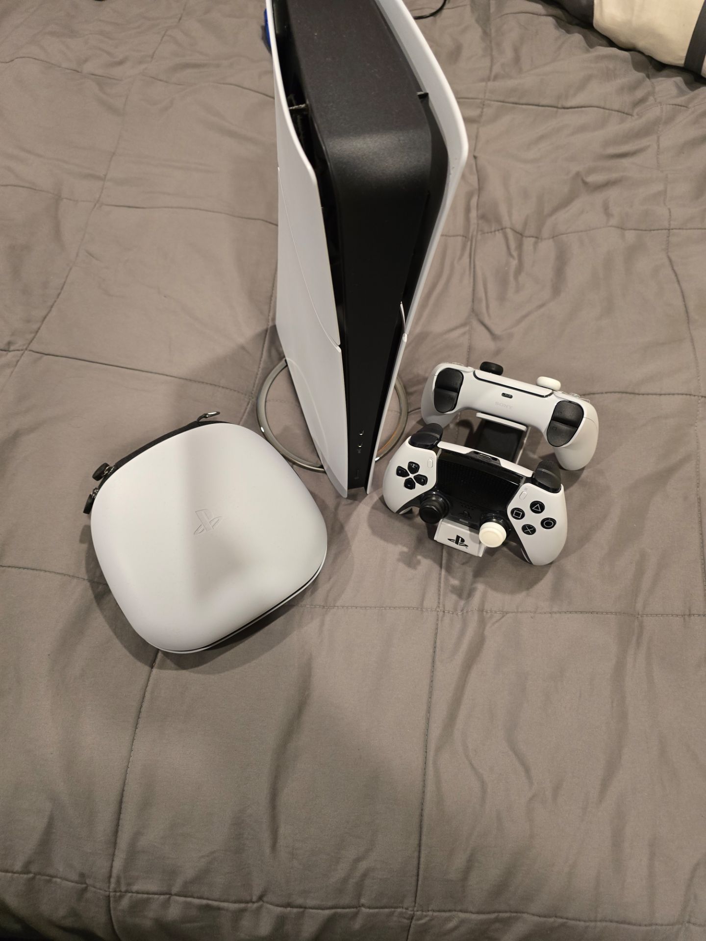 PS5 SLIM DIGITAL WITH PRO CONTROLLER AND ACCESSORIES