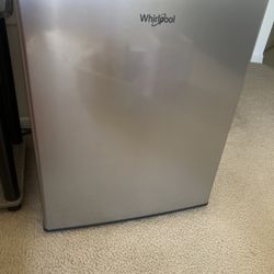 Whirlpool Mini Frigde