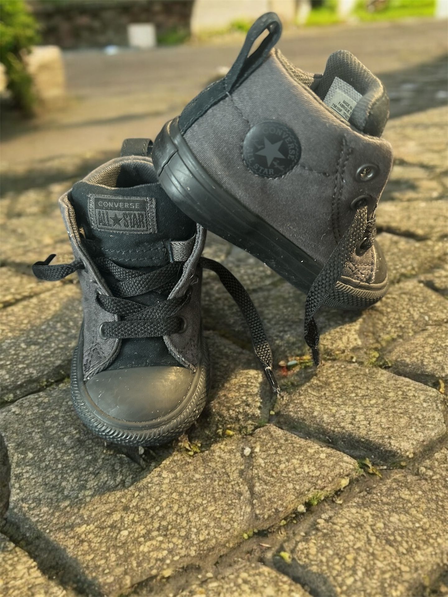 Converse Black Gray High-Top Sneakers with Lace-Up Closure 5 Toddler