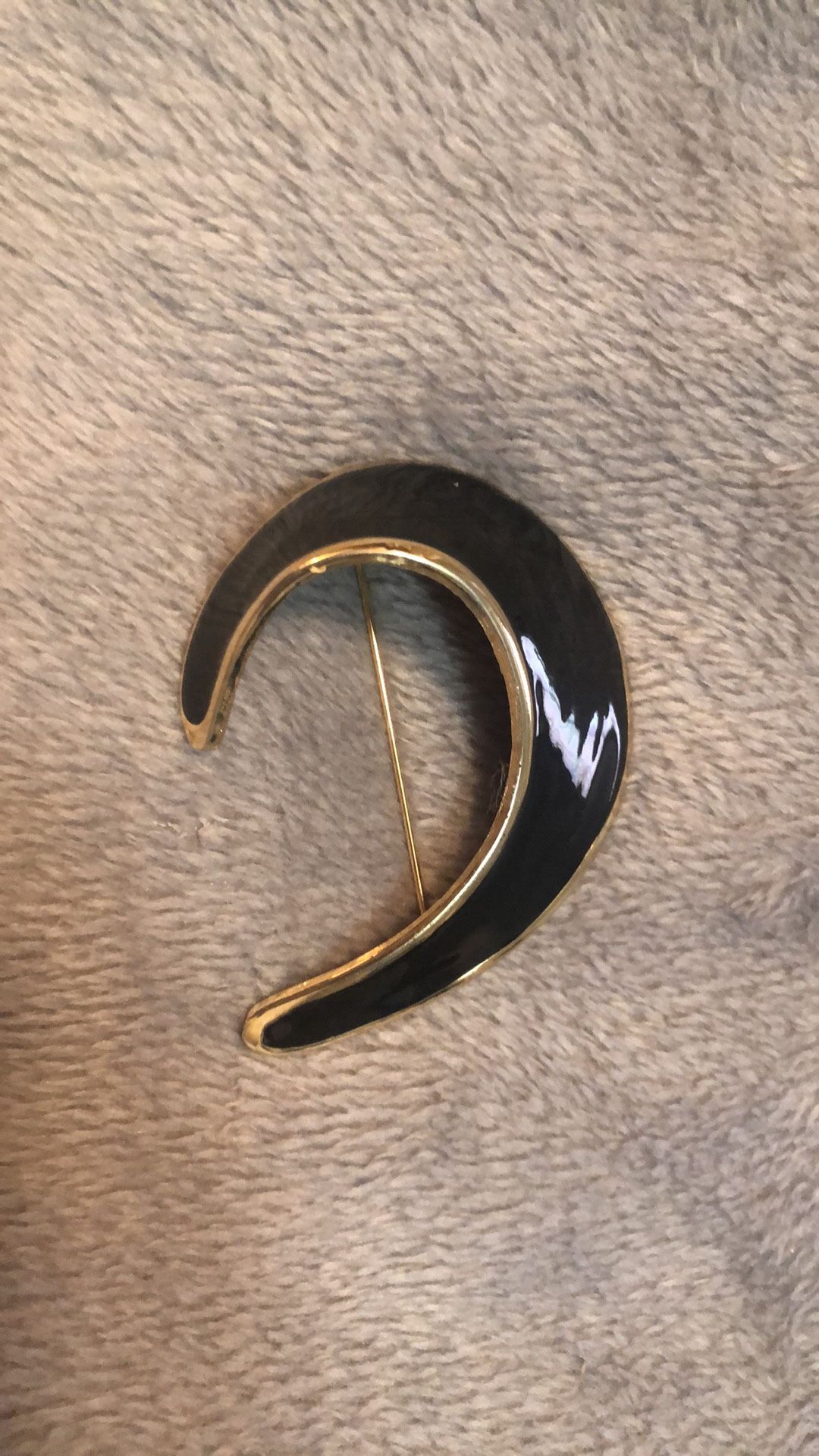 Black/Gold Pin Fashion Brooch