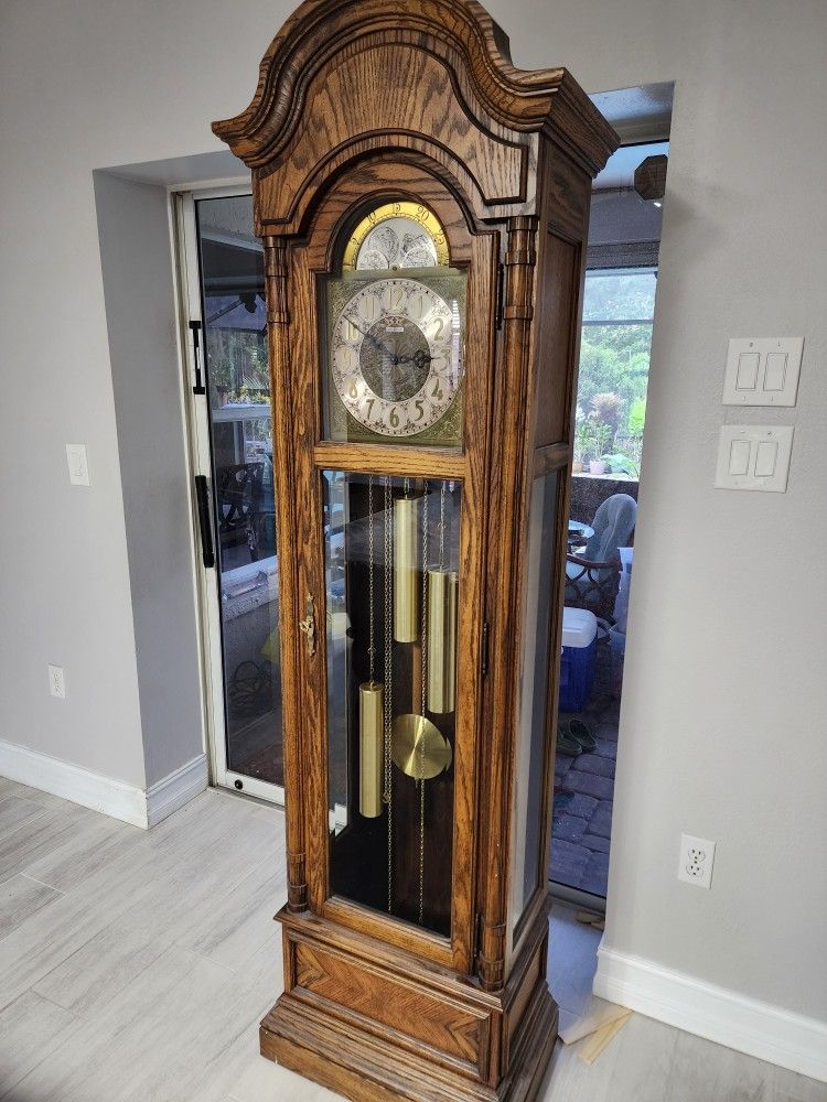 Beautiful Howard Miller Grandfather Clock