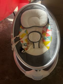 Baby vibrating swing