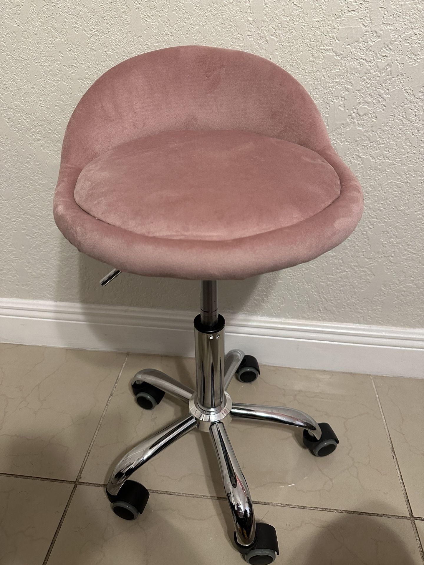 PINK VELVET ROLLING CHAIR