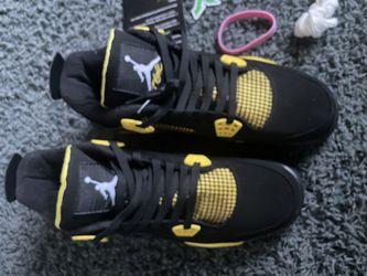 Jordan 4 Retro Thunder Size 12