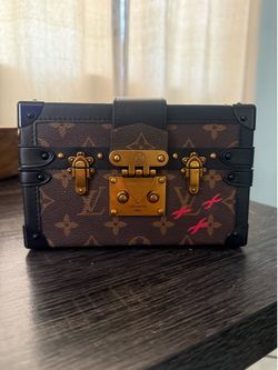 LV chest type bag