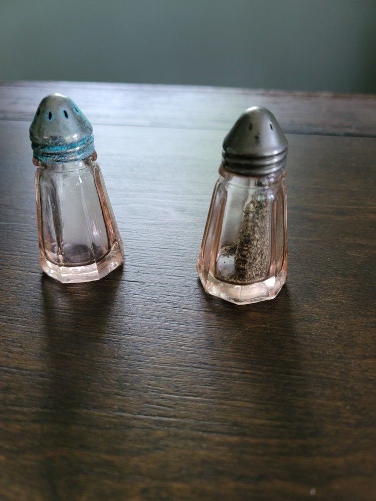 Vintage Depression Glass Salt N Pepper