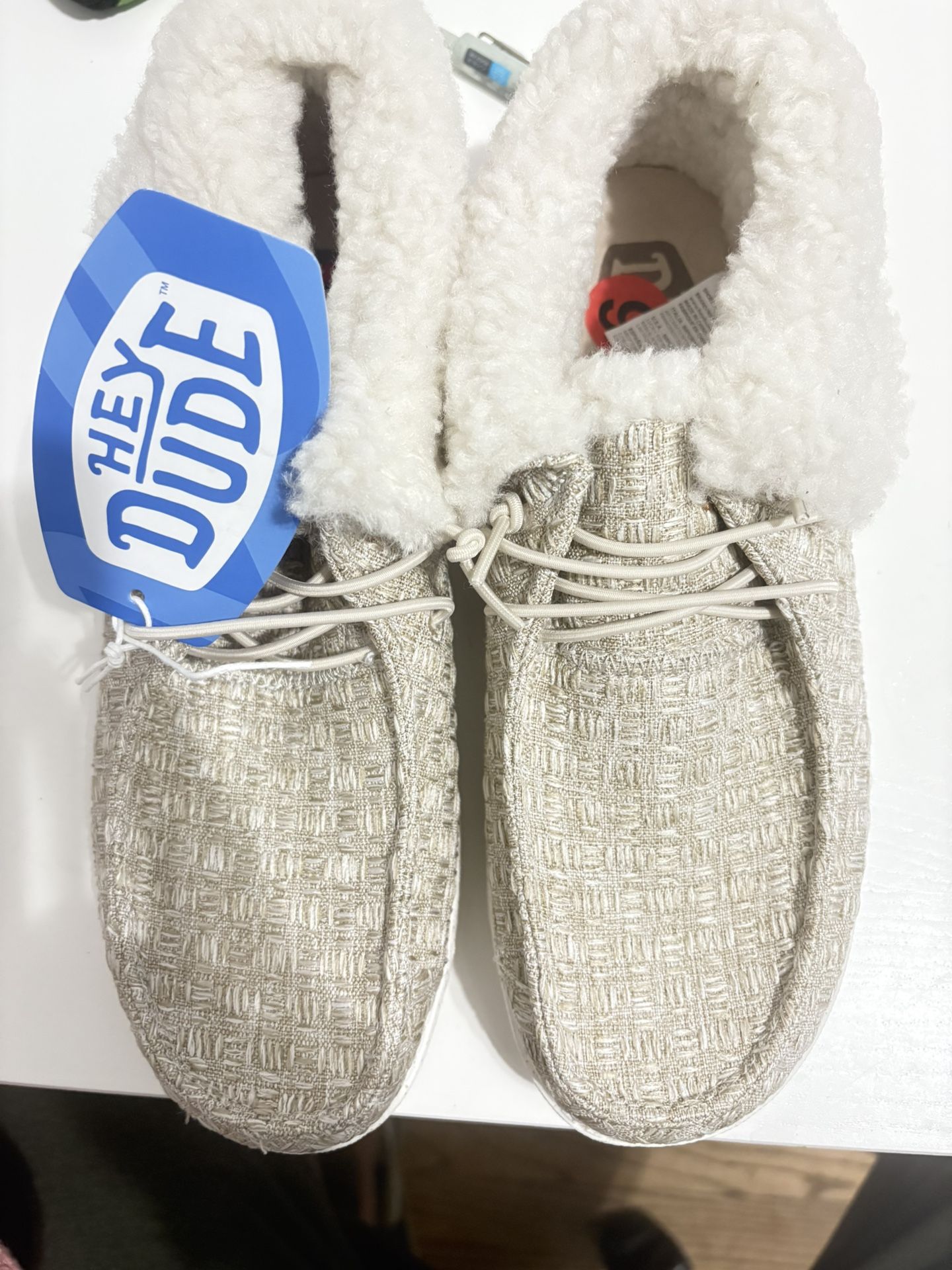 HEY DUDE SHOES KIDS SIZE 6 US