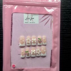 Handmade press-ons 💅🏽 