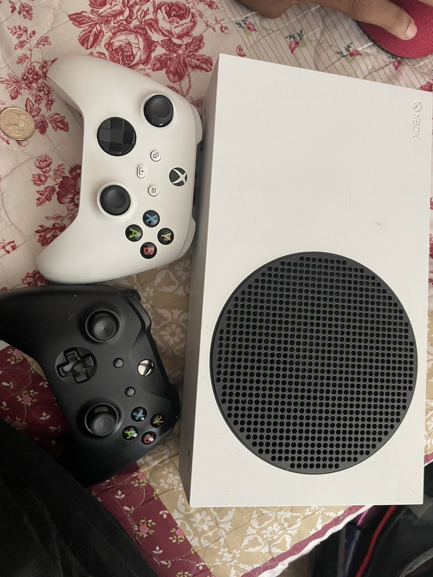 Xbox Series S / 2 Controllers