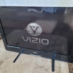 Vizio 39 inch Flat-screen TV With Fort Stand