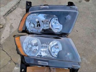 11-13 Jeep Grand Cherokee Headlights LUCES
