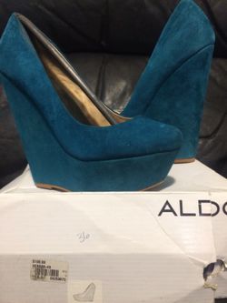 Aldo Sz 6 Teal Wedges in new like condition!! Clearing out our shoe collection. Please see my other posts for great deals. Thanks!