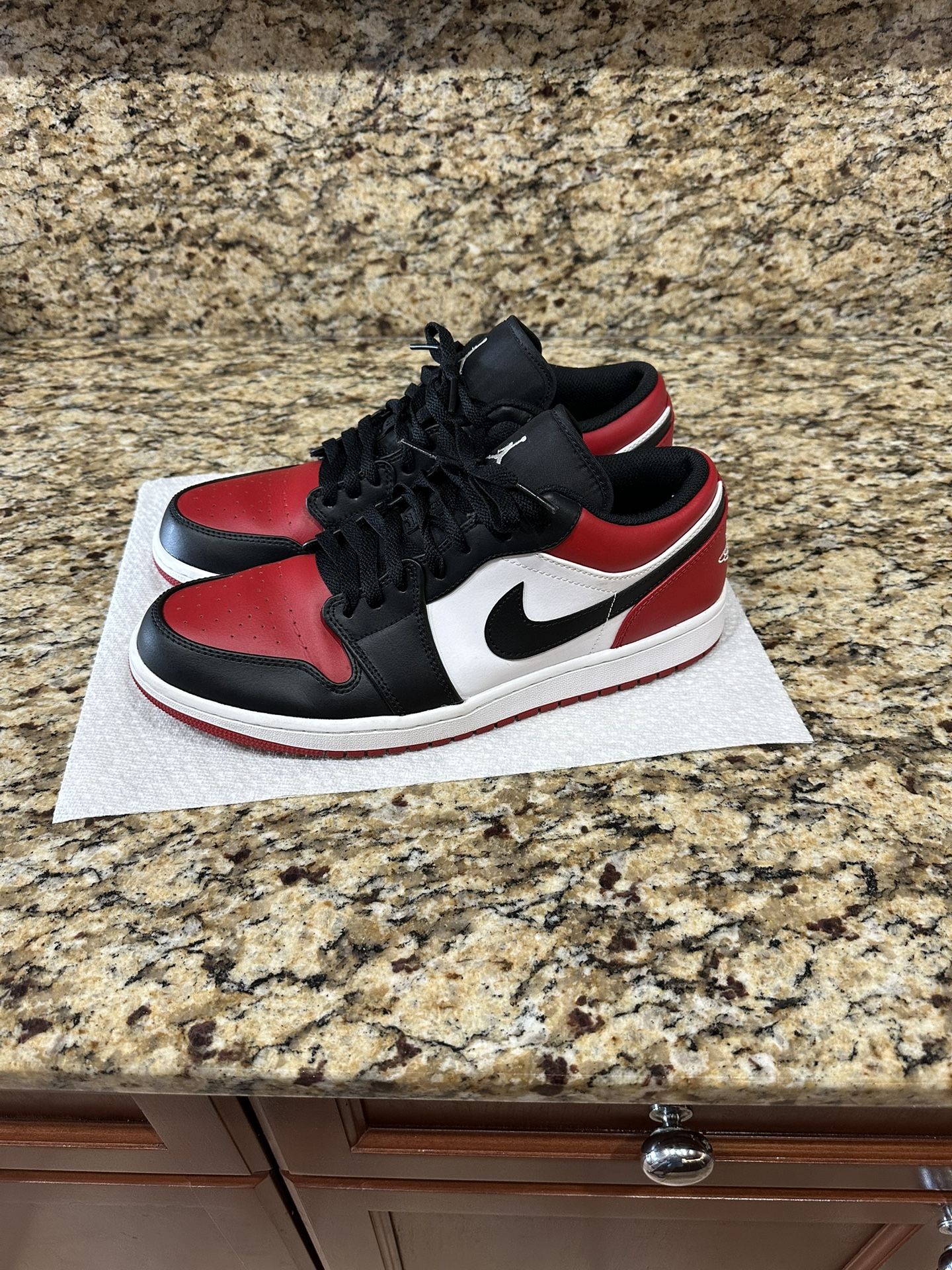 Jordan 1 Low Bred Toe Size 11