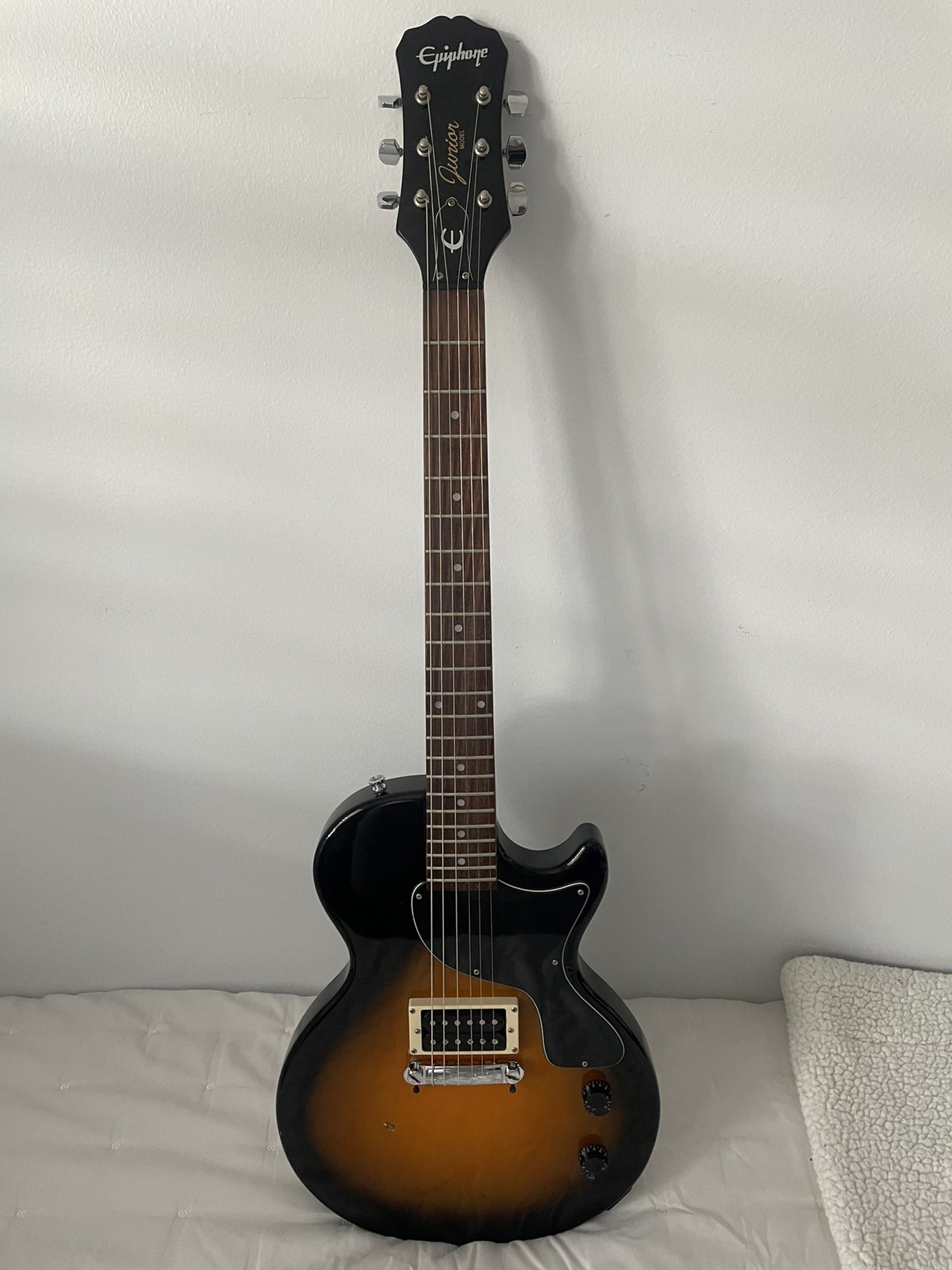 Les Paul Epiphone Jr Electric Guitar New Strings Gig Bag Setup Ready To Play