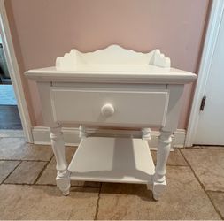 White Wood Nightstand with Drawer and Shelf