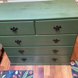 Dresser 5 drawers ( vintage) all wood ,painted in gladden grape green ,solid ,sturdy ,vry clean 37 wide - 16 deep -33 .5 tall…hard to find dressers in