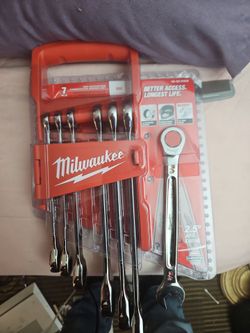 Brand new milwaukee  7 peice ratcheting wrench set