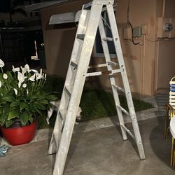 6 foot ladder - Aluminum