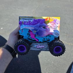 Sparkle Smash 1:24 Monster Truck Monster Jam 