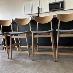 Like New 4 Counter Stools