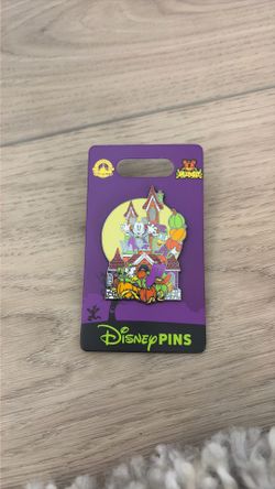 BRAND NEW - Disney Halloween exclusive pin.