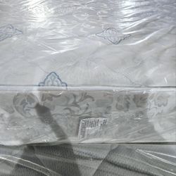 BRAND NEW  !!! QUEEN SET $189 --- MATTRESS AND BOX SPRING