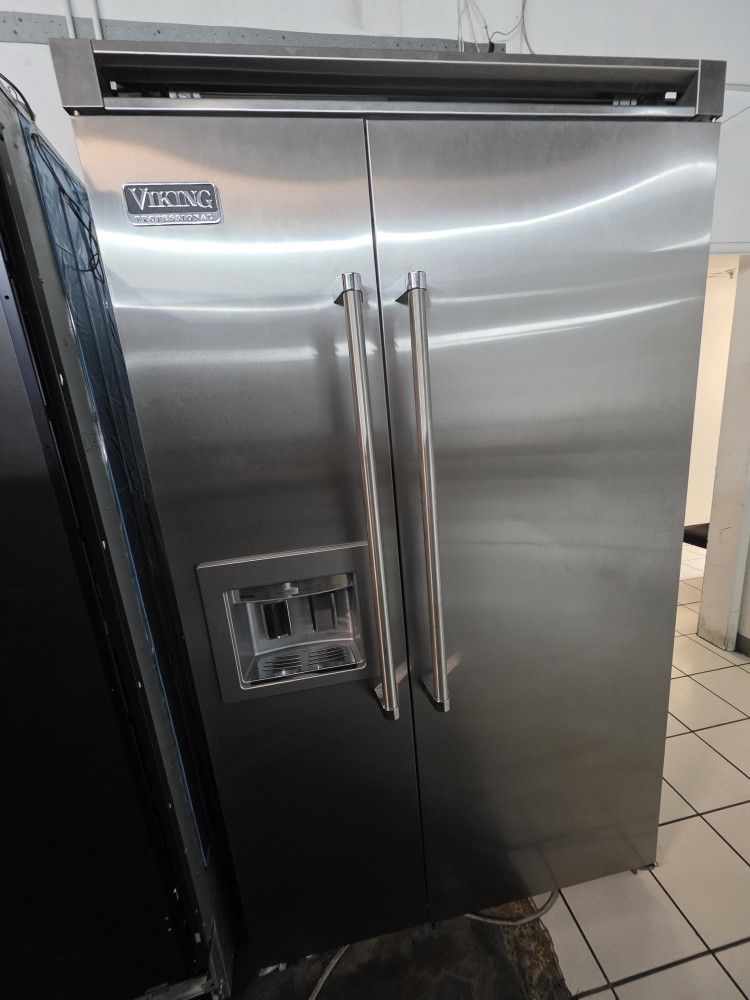 48" VIKING BUILT IN STAINLESS STEEL REFRIGERATOR