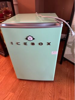 Retro ICEBOX Mini Refrigerator – Mint Green – Excellent Condition