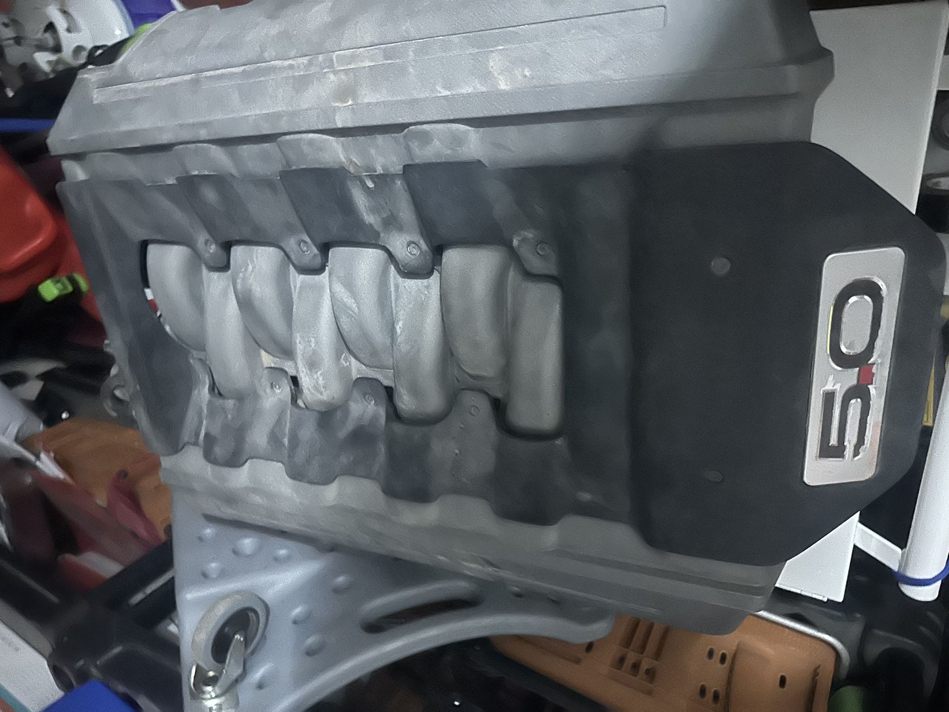 2016 Mustangs 5.0 Manifold And 5.0 Cover 