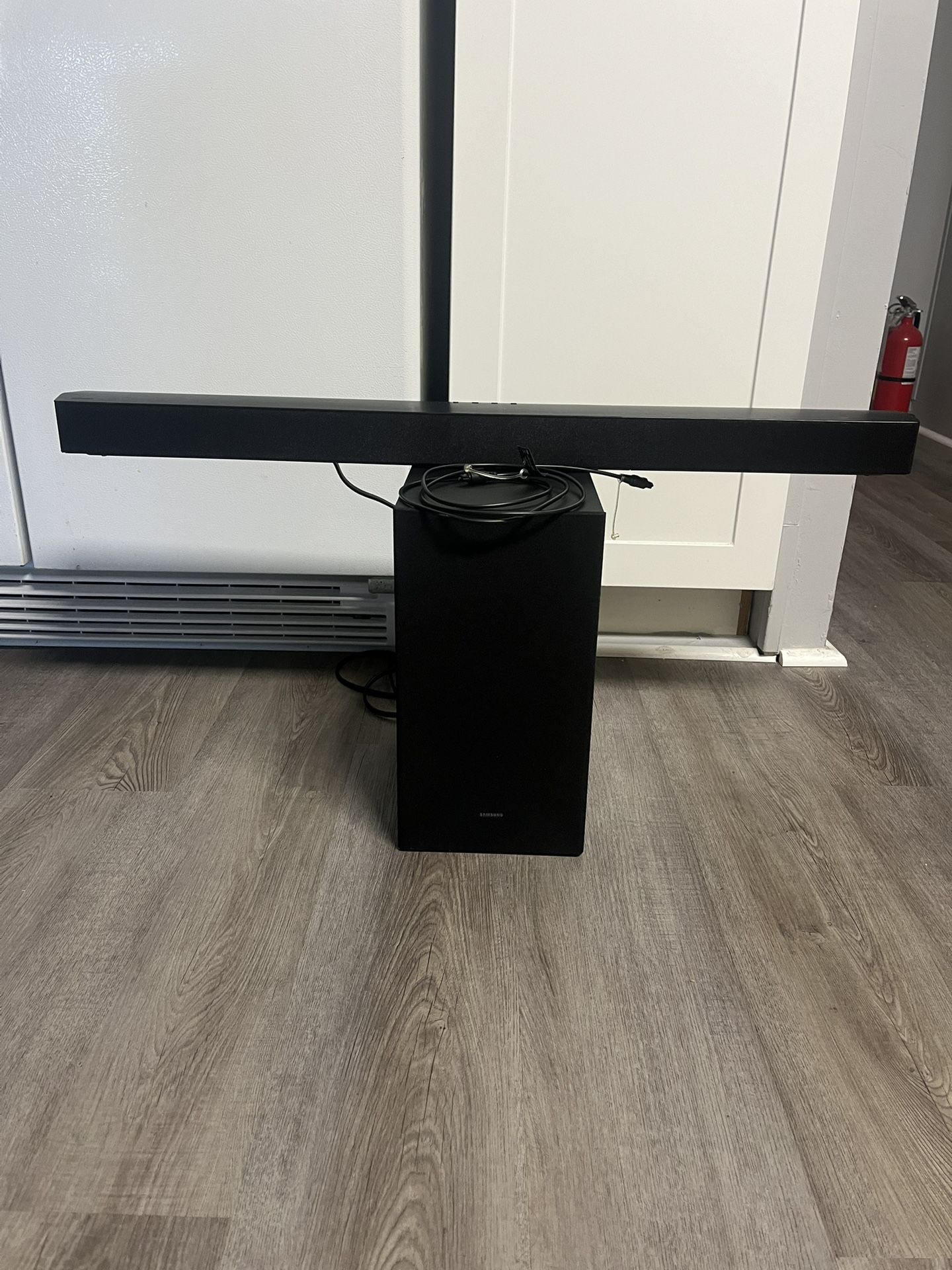 Samsung soundbar and subwoofer