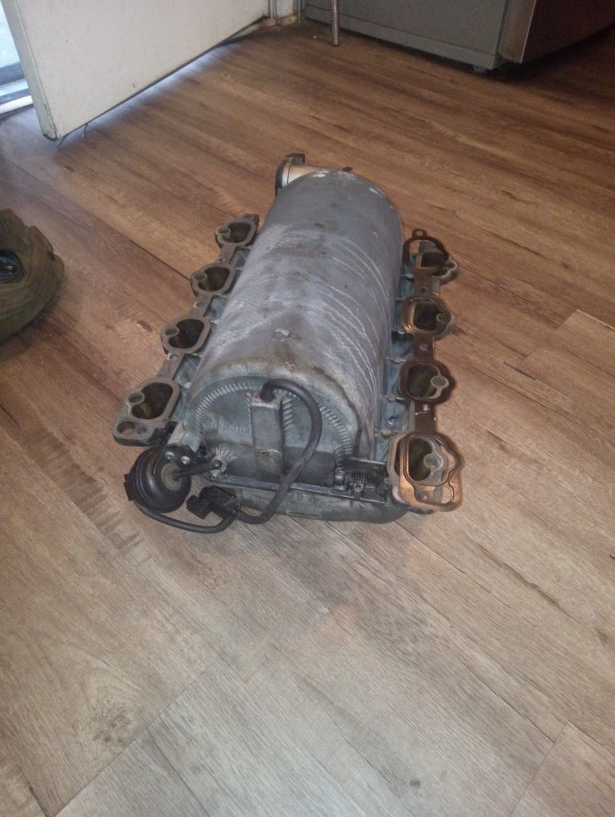 2006 Mercedes CLS 500,E500,G500,Ml 500 Intake Manifold