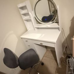 Vanity With Chair 