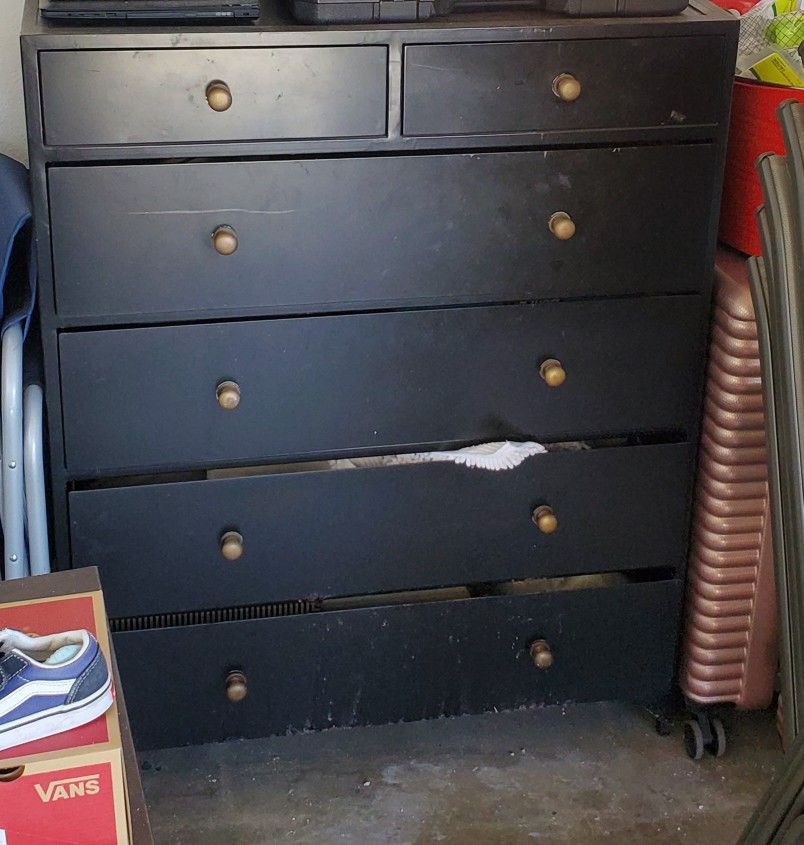 Metal dresser