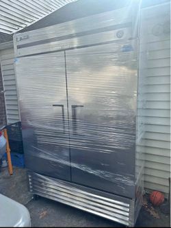 TRUE FREEZER, EXCELLENT TEMPERATURE