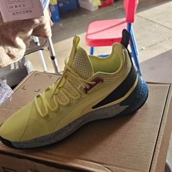 PUMA Mens Uproar Spectra Yellow Athletic Basketball Shoes size 11.5  