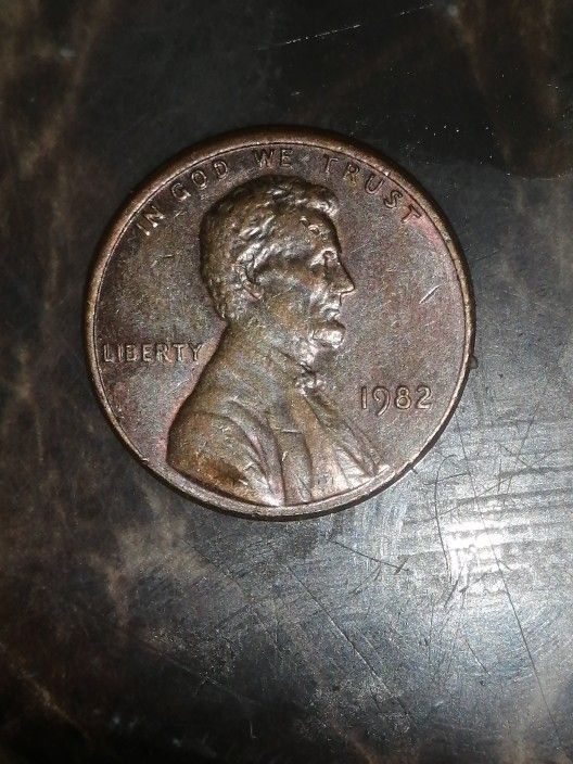 DD Copper 1982 SMALL DATE LINCOLN MEMORIAL One CENT