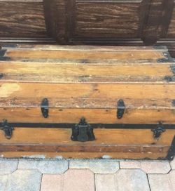 Antique Trunk 18.5" x32" x 13"