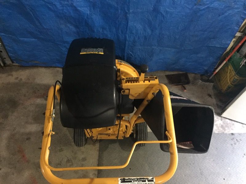 leaf vacuum 3"chipper Cub Cadet CSV260 9hp for Sale in Haddonfield, NJ