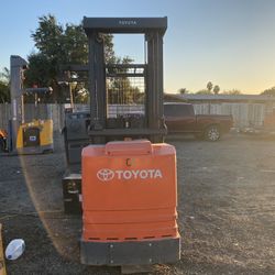 toyota order picker forklift