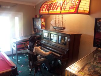 Nickelodeon player piano from 1900s