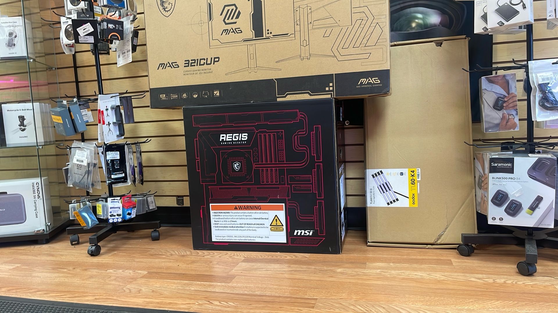 MSI Gaming Desktop Ryzen 7 32Ram 2TB SSD RTX 5070ti