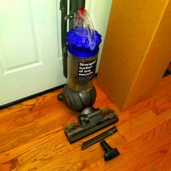 NEW cond DYSON ANIMAL BIG BALL VACUUM WITH COMPLETE ATTACHMENTS  , AMAZING SUCTION  , WORKS EXCELLENT  , IN THE BOX 