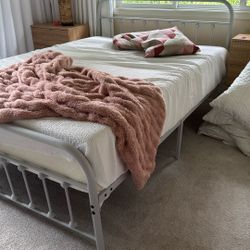 Full Bed : White Metal Frame