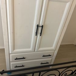 Cabinet / Dresser