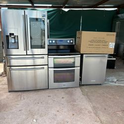 Smart Fridge Family Hub And Kitchen Appliances 