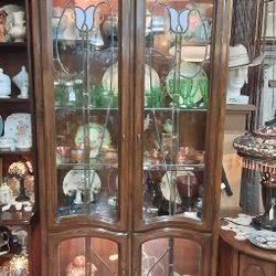 Vintage Lighted Oak Curio Dislay Cabinet With Leaded Glass Tulip Front- Located In Shelton 