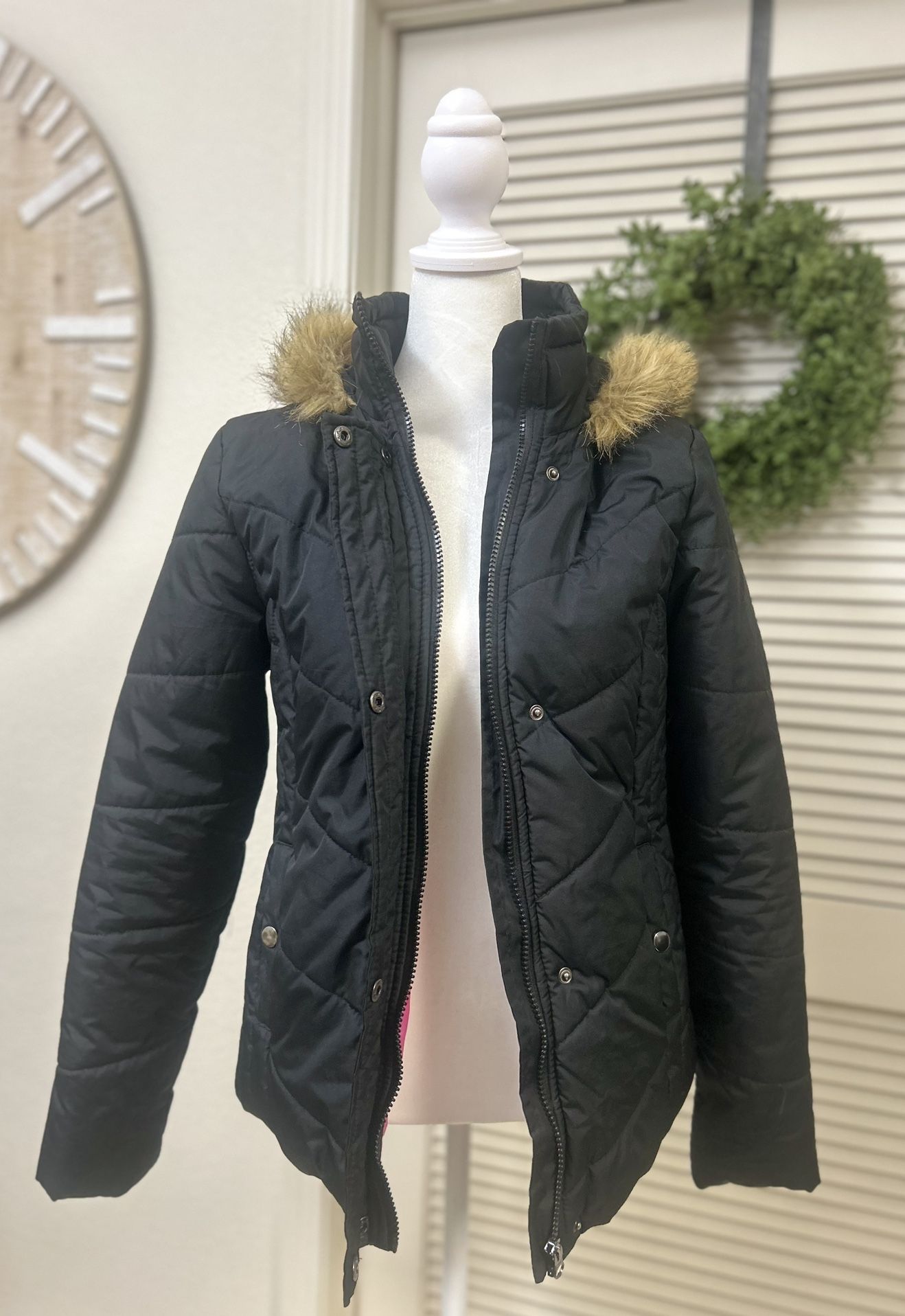 Woman’s Puffer jacket W Faux Fur Collar