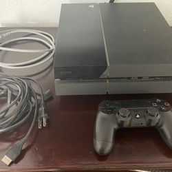 PS4 With Controller / EarPods 