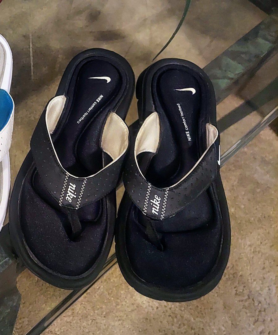 Asia fantasma Orbita Nike Comfort Footbed Women's Thong Flip Flops for Sale in Everett, WA -  OfferUp